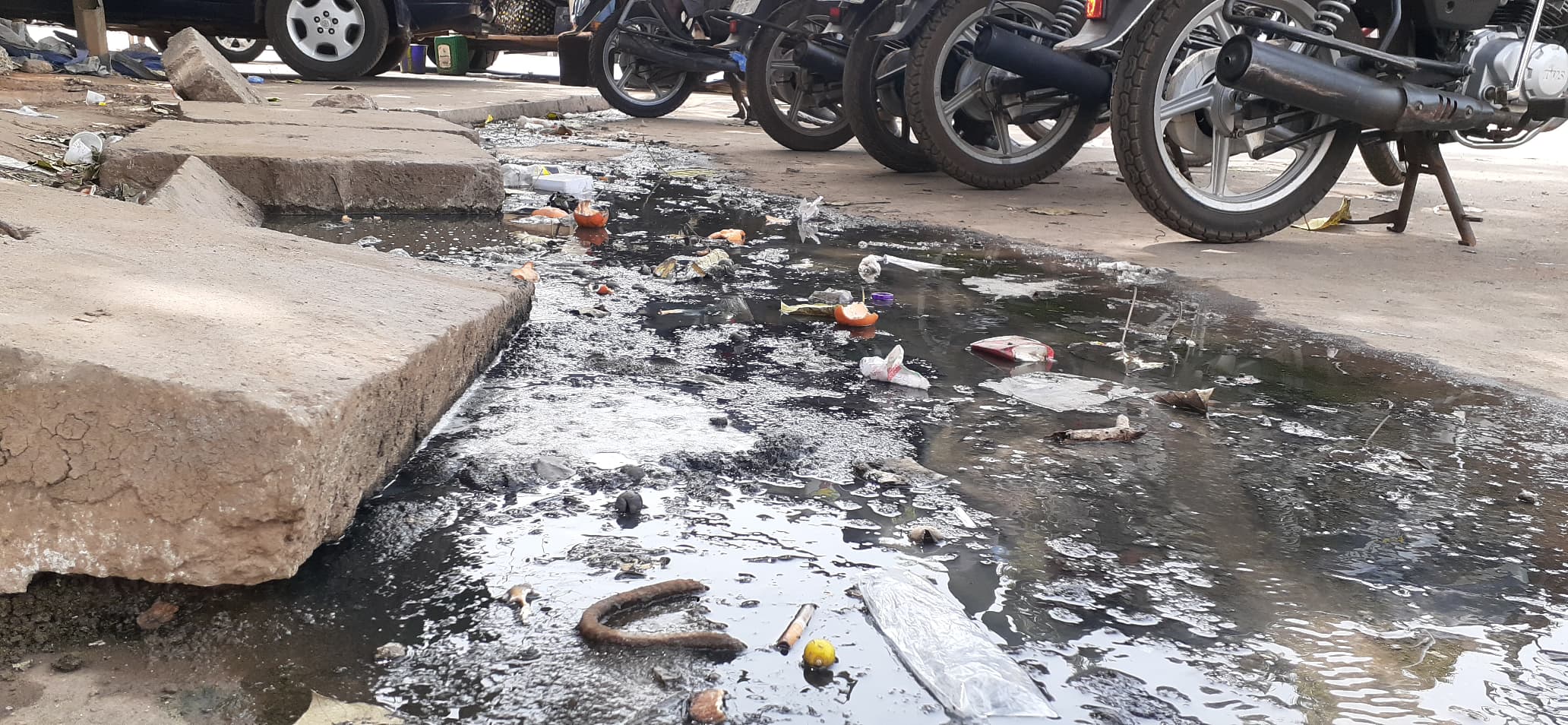 Mauvaise gestion des déchets liquides à Conakry : un danger majeur pour la santé publique