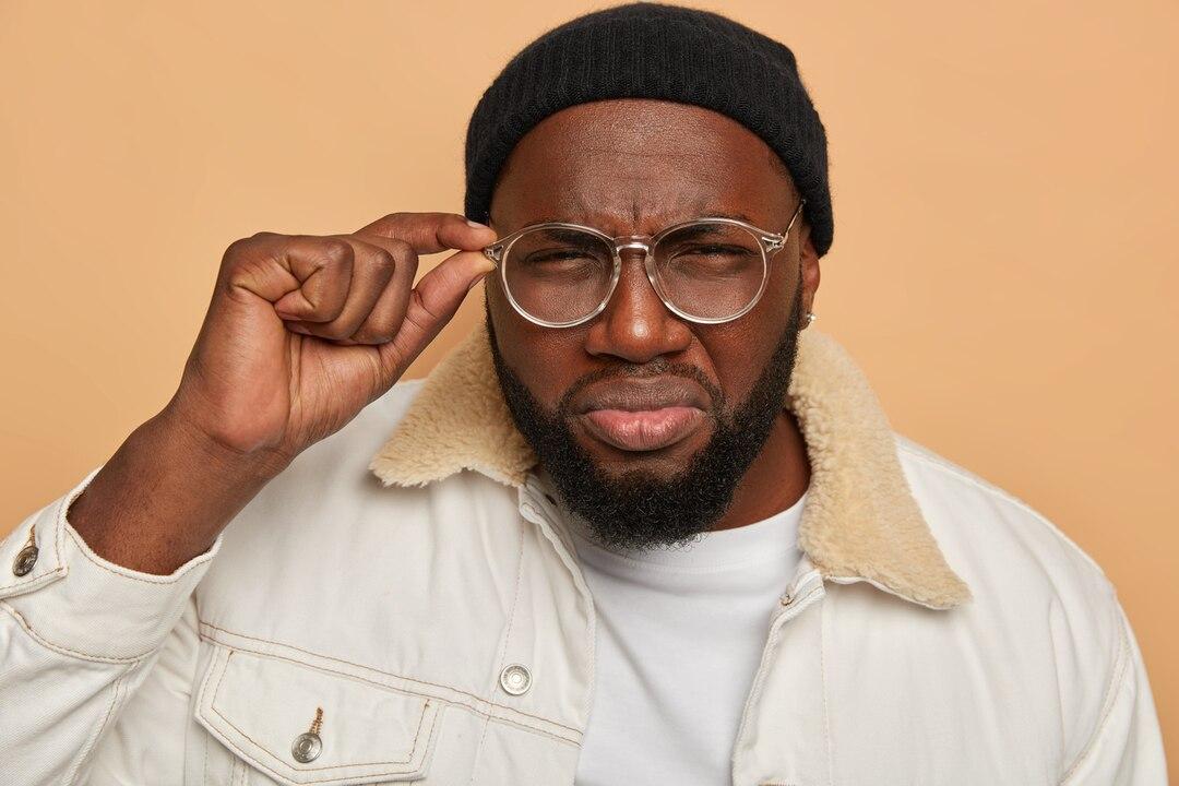 Port des lunettes de mode : attention aux yeux !