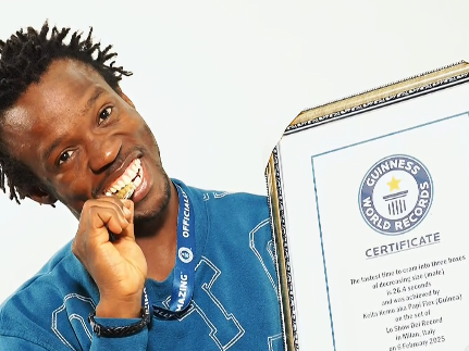 4 questions à Papi Flex, le contorsionniste guinéen qui fait son entrée dans le Guinness World Records